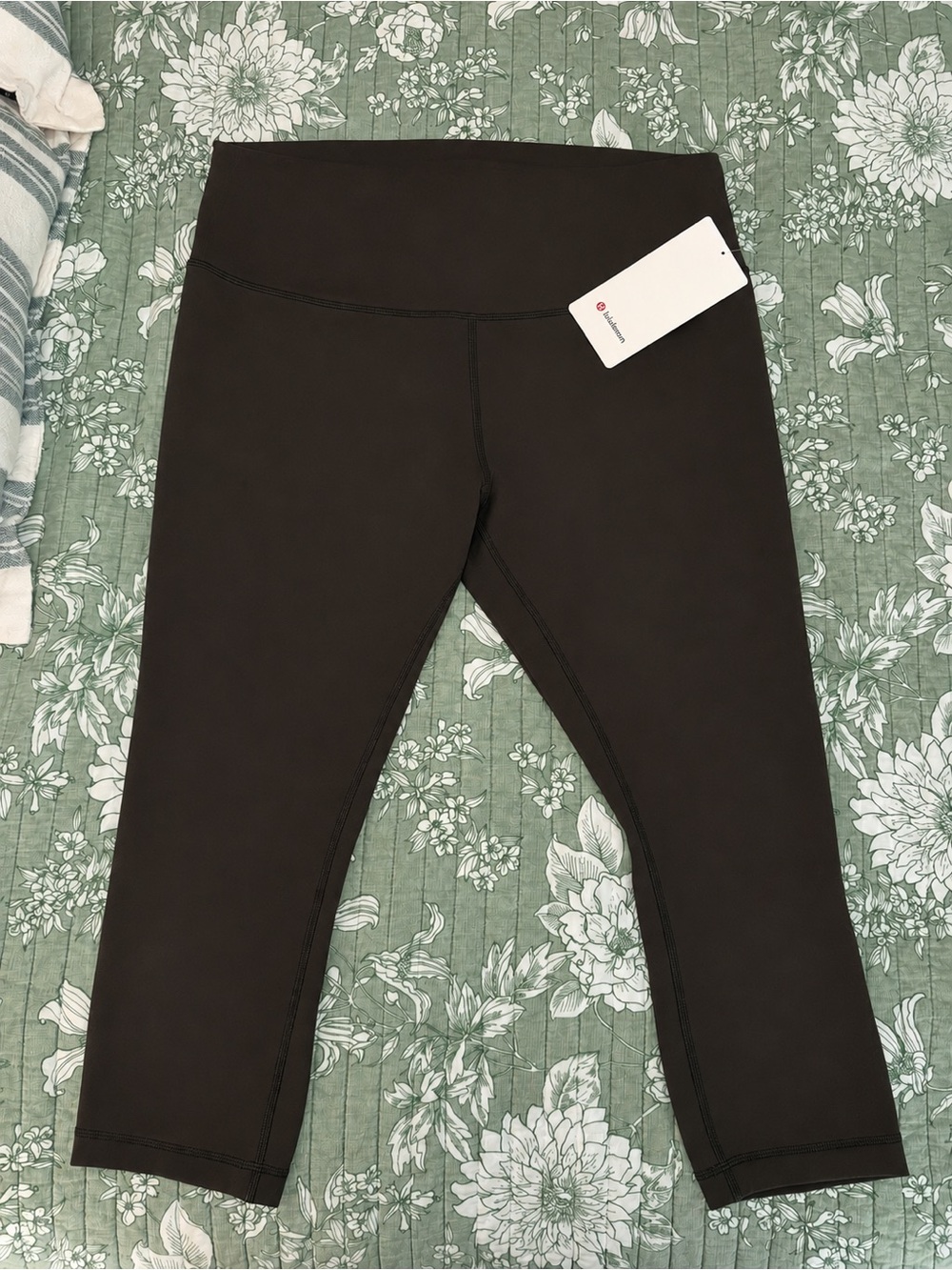 Lululemon athletica Women’s Cropped Performance Leggings